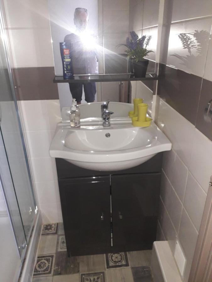 Residence D'Anjou - Grand Studio Avec Balcon Et Parking Privatif Perpignan Eksteriør billede